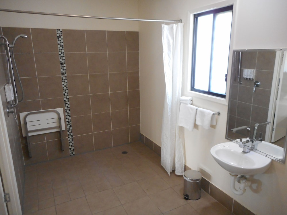 INJUNE MOTOR INN 13/34