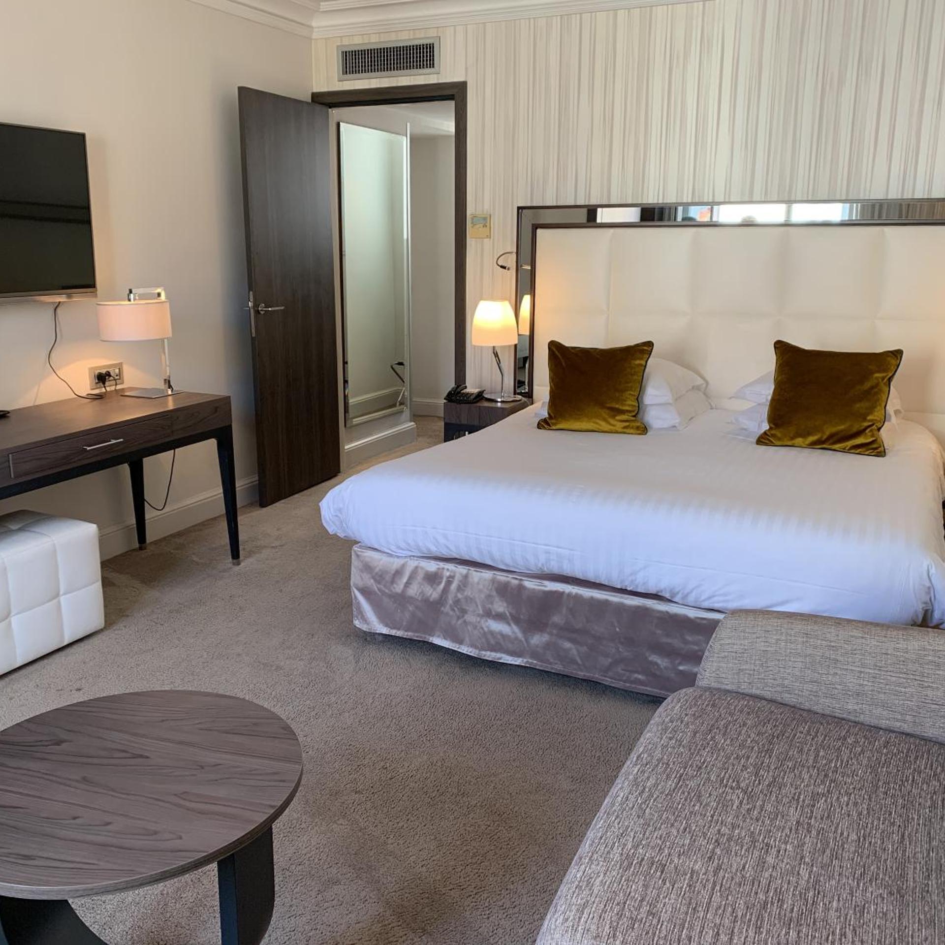 Junior Suite, Street View