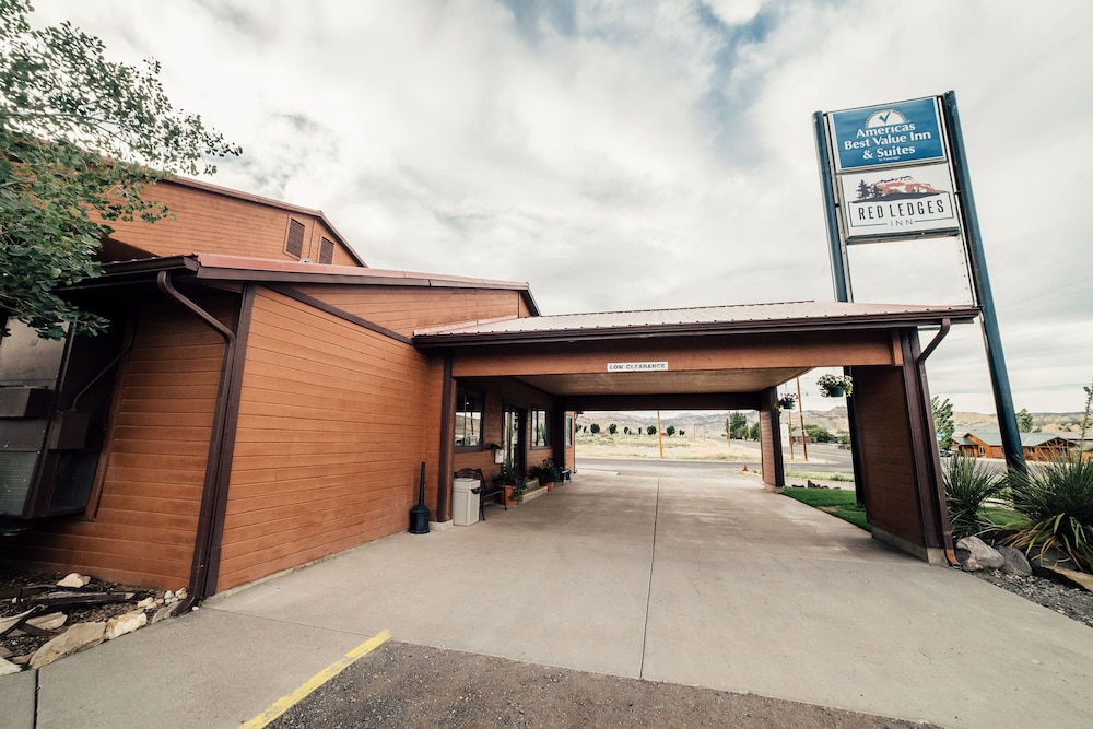 Red Ledges Inn 13/50