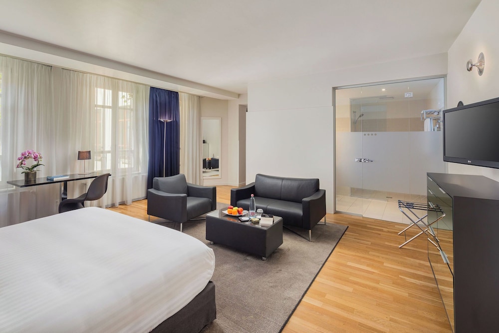 JUNIOR SUITE, STUDIO, KING BED, PRIVATE BATHROOM