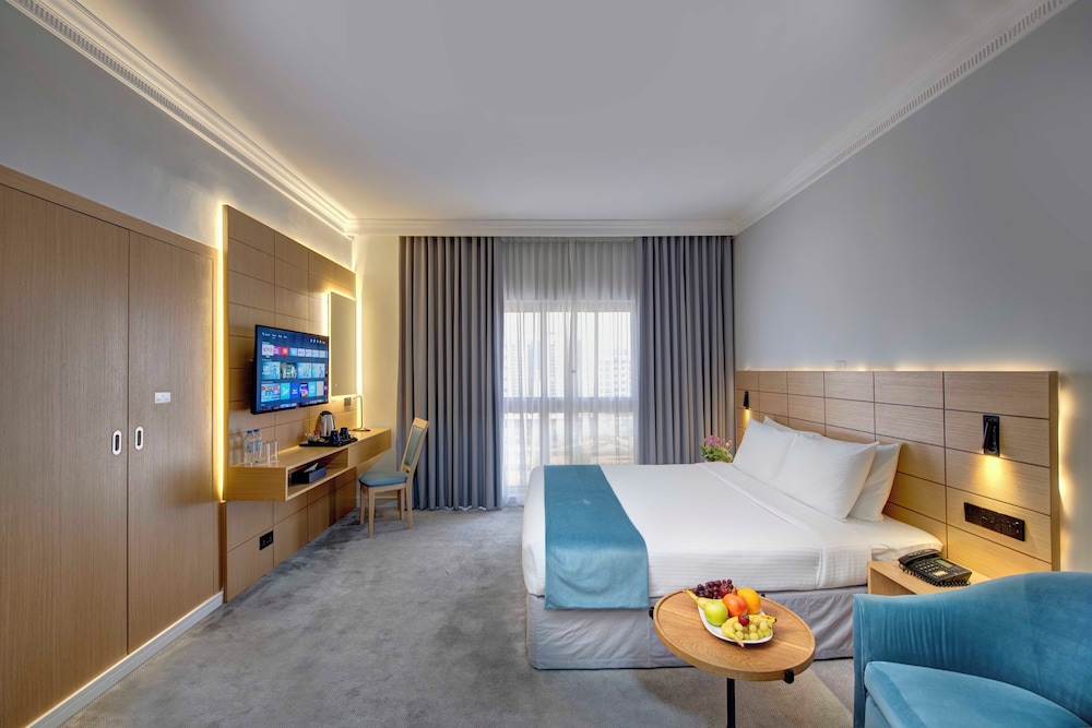 DELUXE, DOUBLE OR TWIN BED