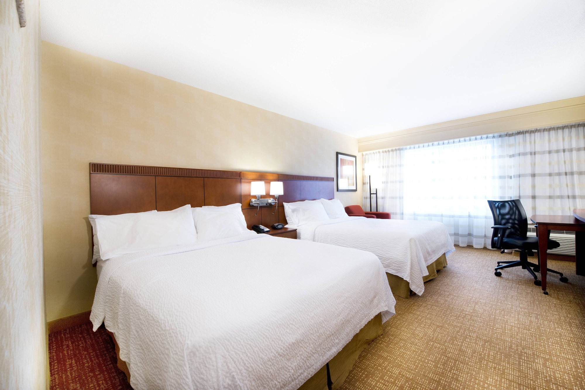 Room at Courtyard Mississauga Airport Corporate Centre West, MISSISSAUGA