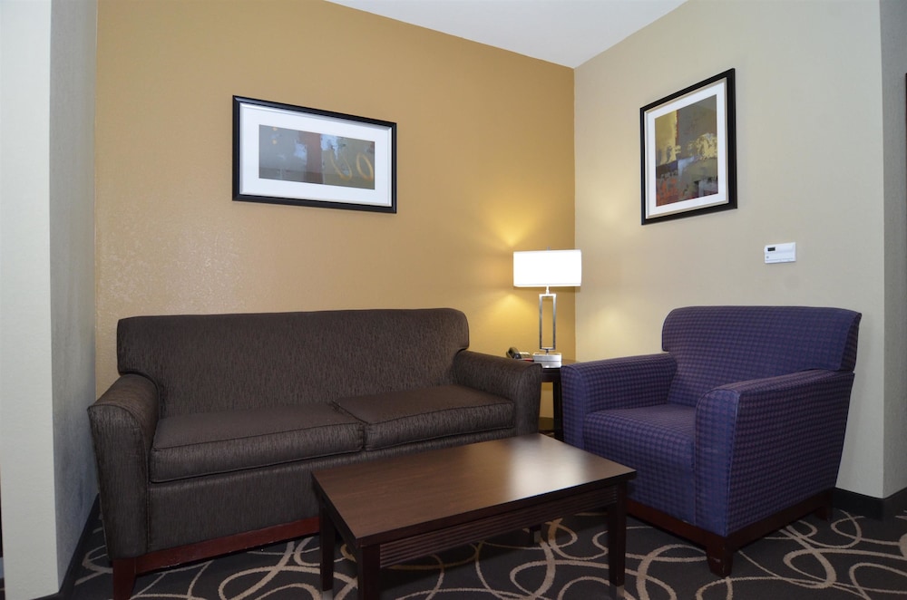 Best Western Plus Kenedy Inn 18/29