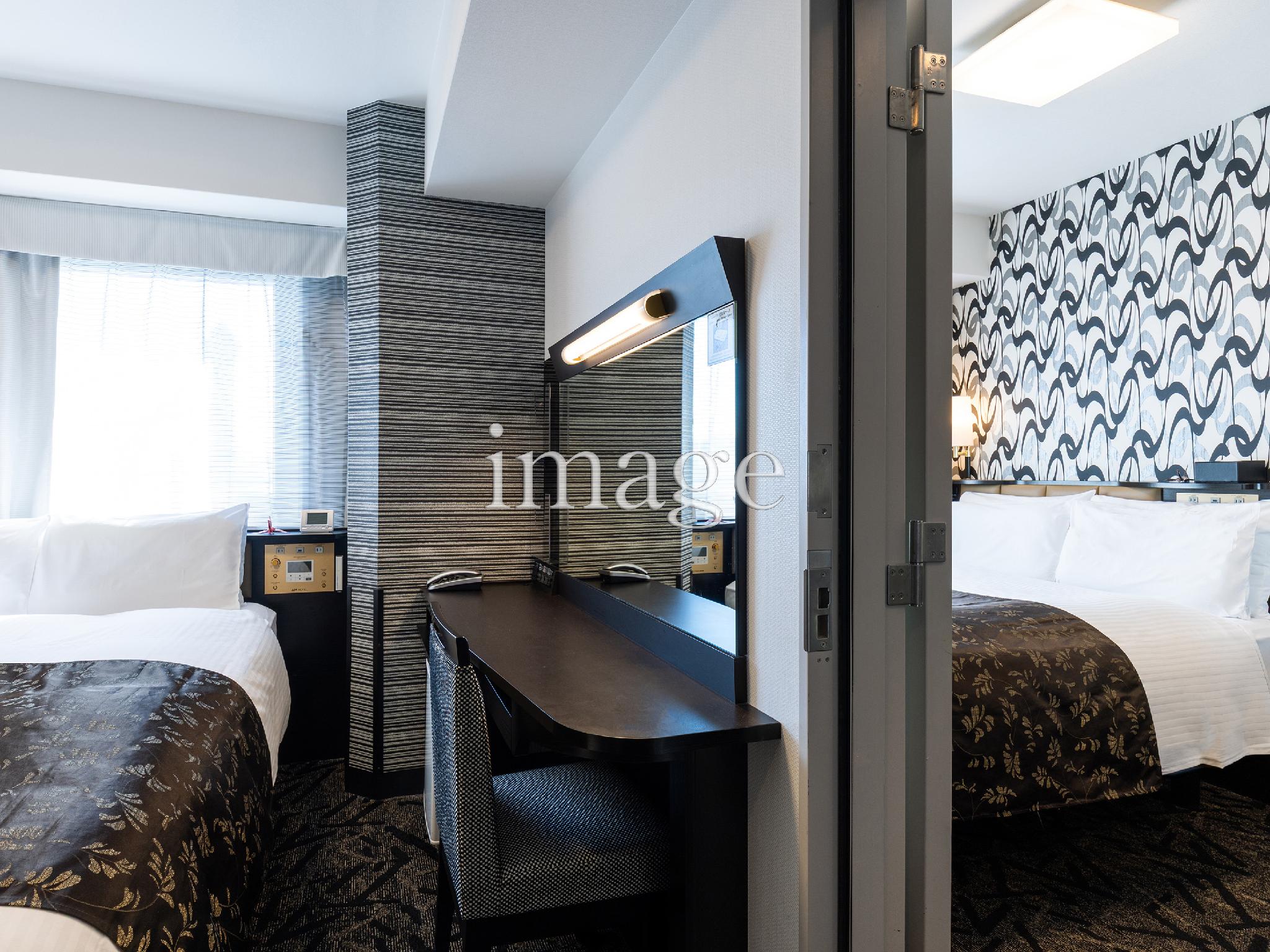 Connecting, 2 Double Beds