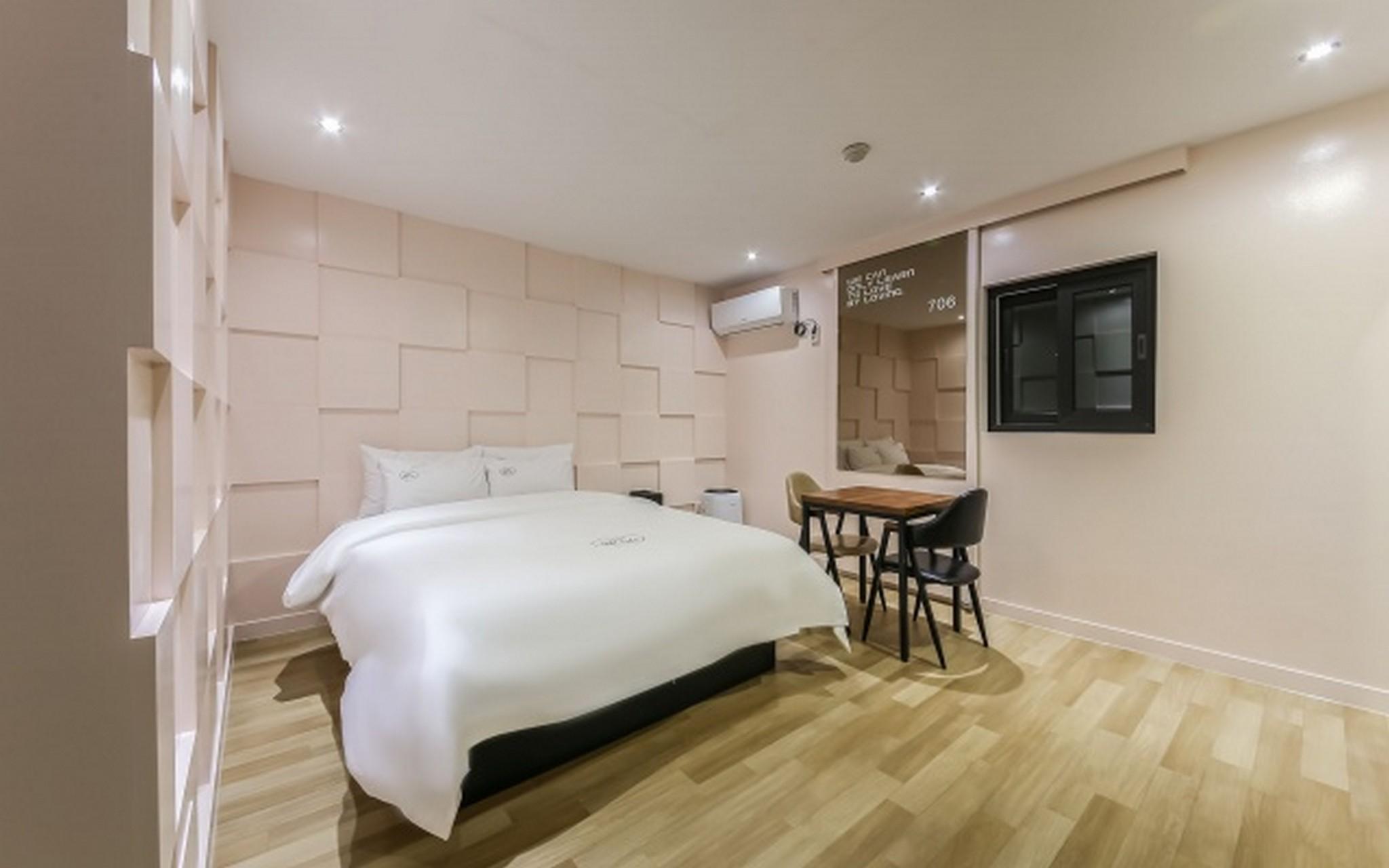 Made Hotel 22/50