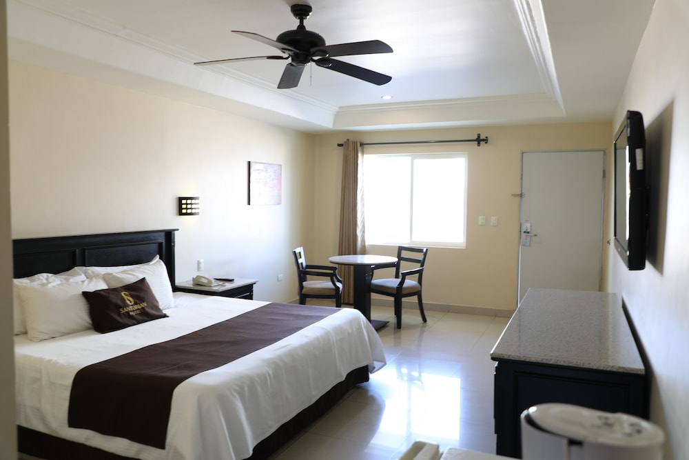 Hotel Santorian 16/57