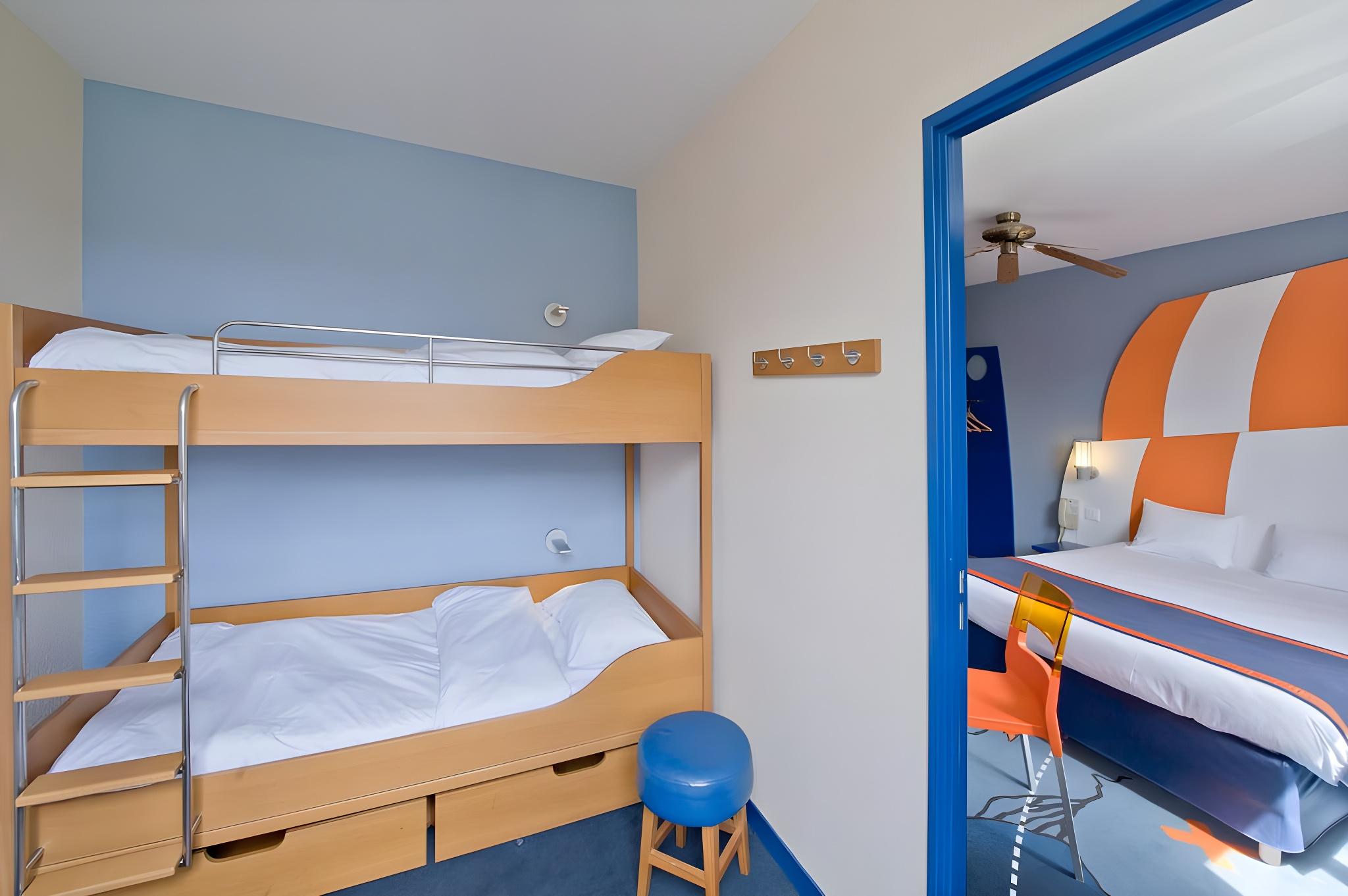Crew 6, Family, Bunk Beds