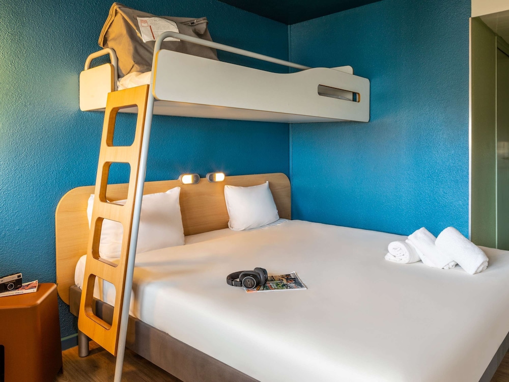 ROOM, DOUBLE BED
