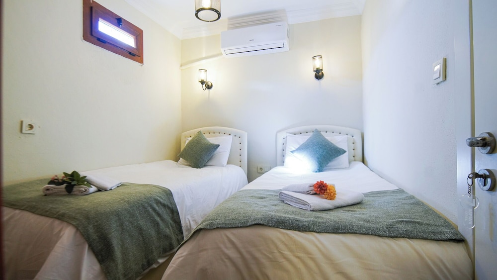 ECONOMY, TWIN BEDS