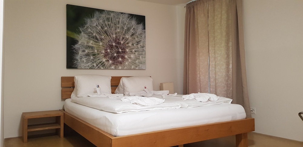 Easy Living Business Apartments 7/27
