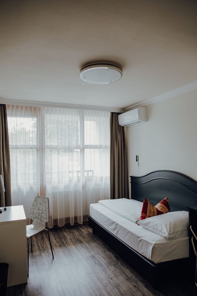 PARKHOTEL BRUNAUER 19/56