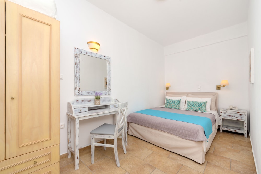 غرفة عائلية بسريرين مزدوجين بغرفتي نوم مع أريكة، Mathios Village 9/10