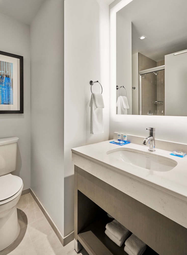 Hyatt House Chicago Medical University district 35/37
