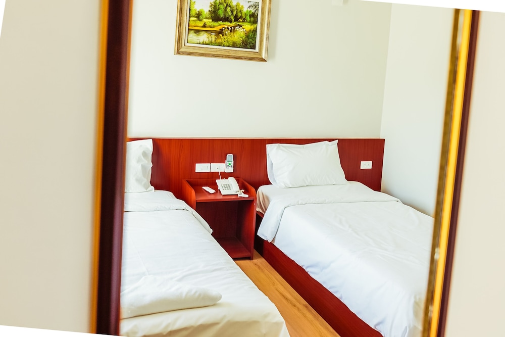 Douangpraseuth Hotel 25/67