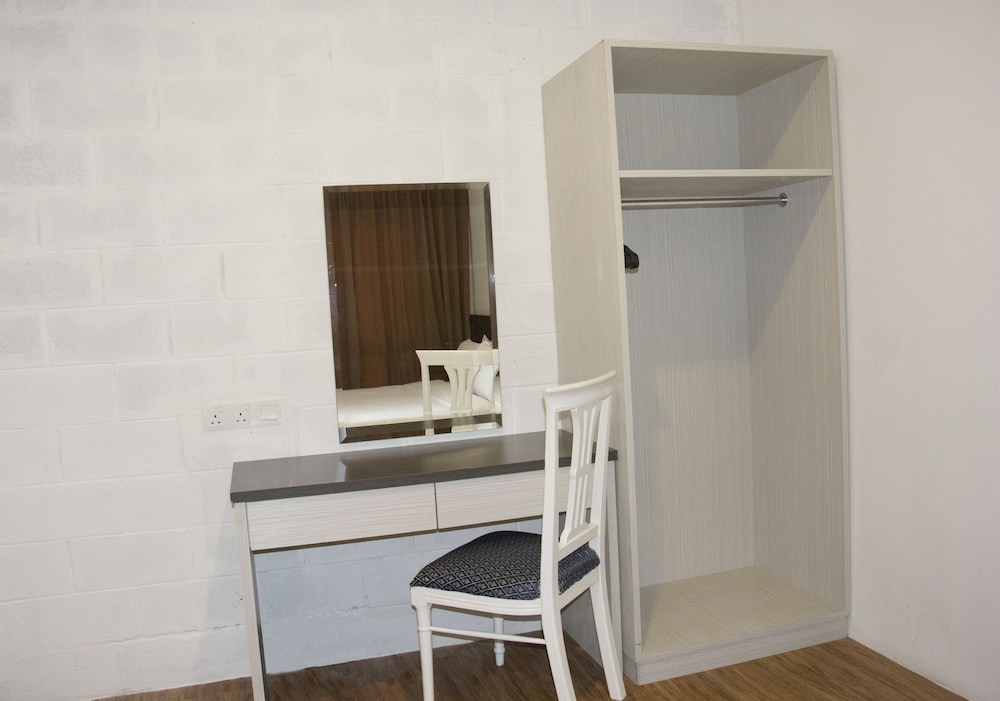 Promenade Service Apartments 65/72