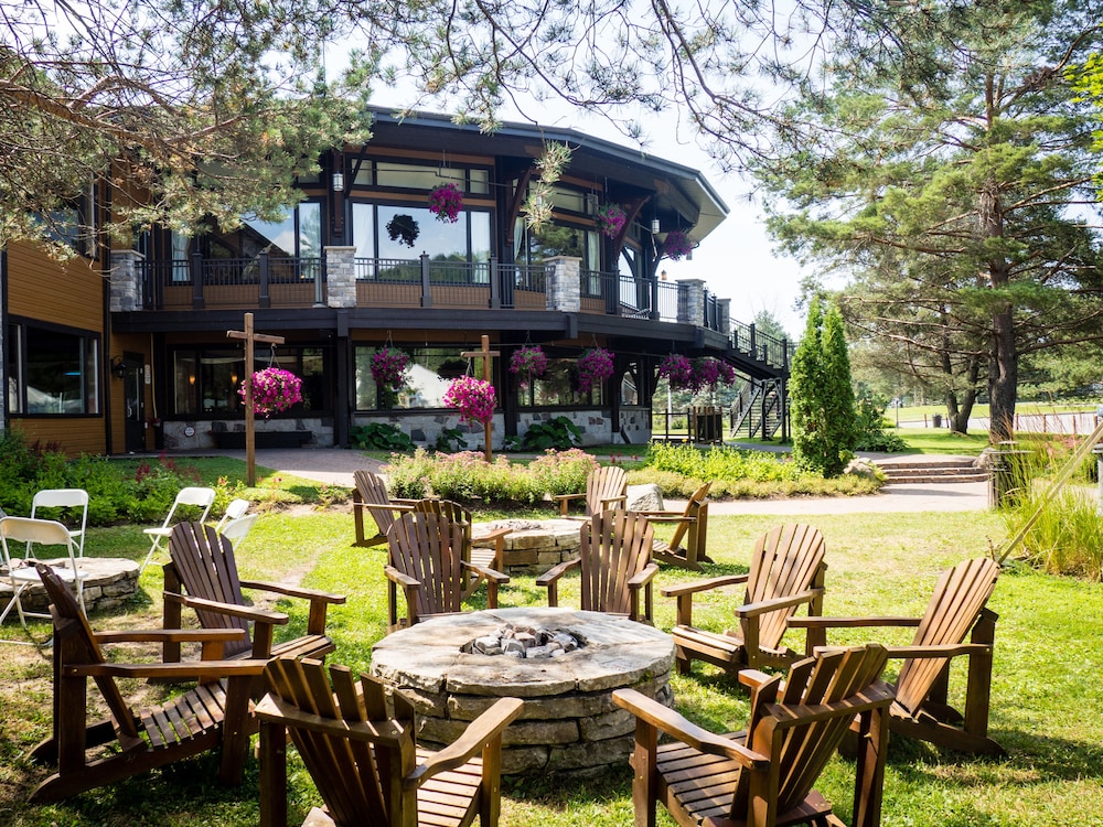 Manoir Du Lac Delage 3/47