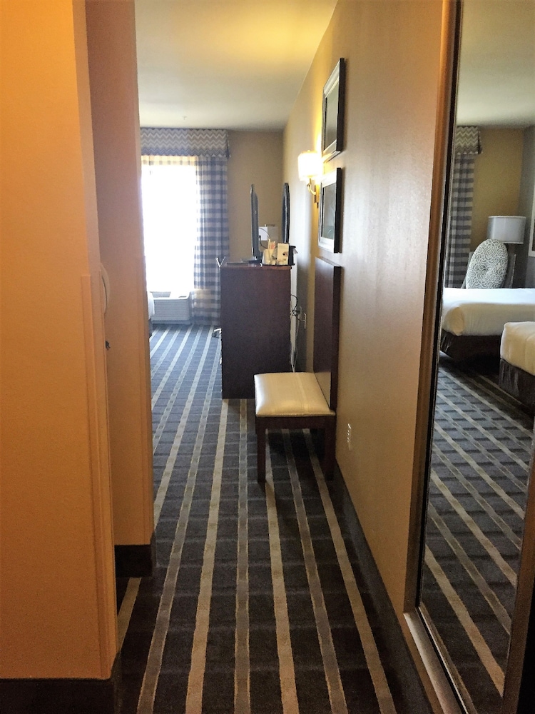 Holiday Inn Express Hotel and Suites Perry-National Fairground Area 50/68