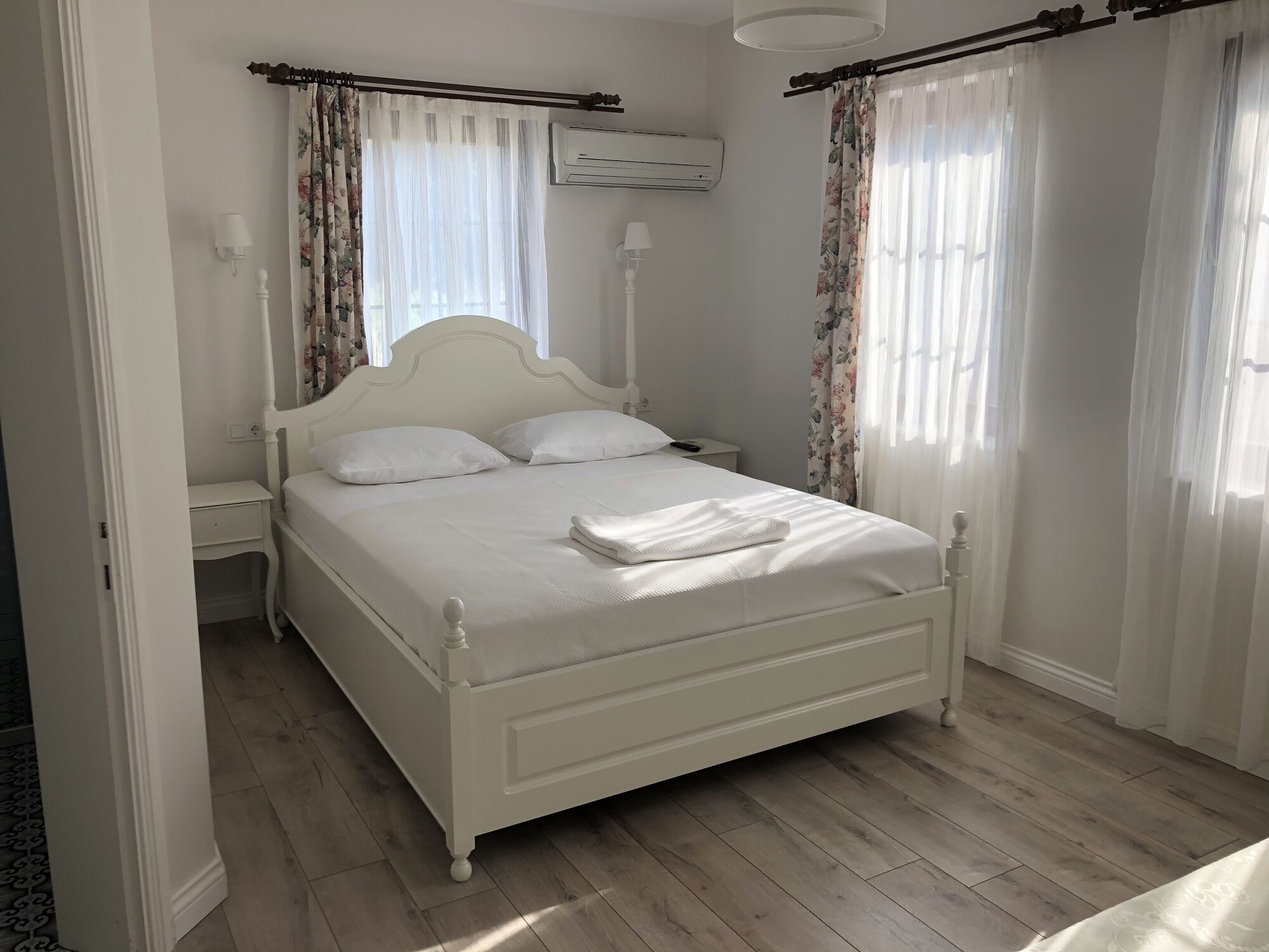 STANDARD, DOUBLE OR TWIN BED