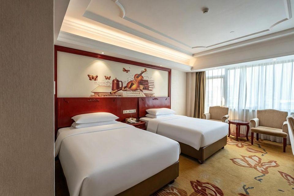Deluxe, Twin Beds
