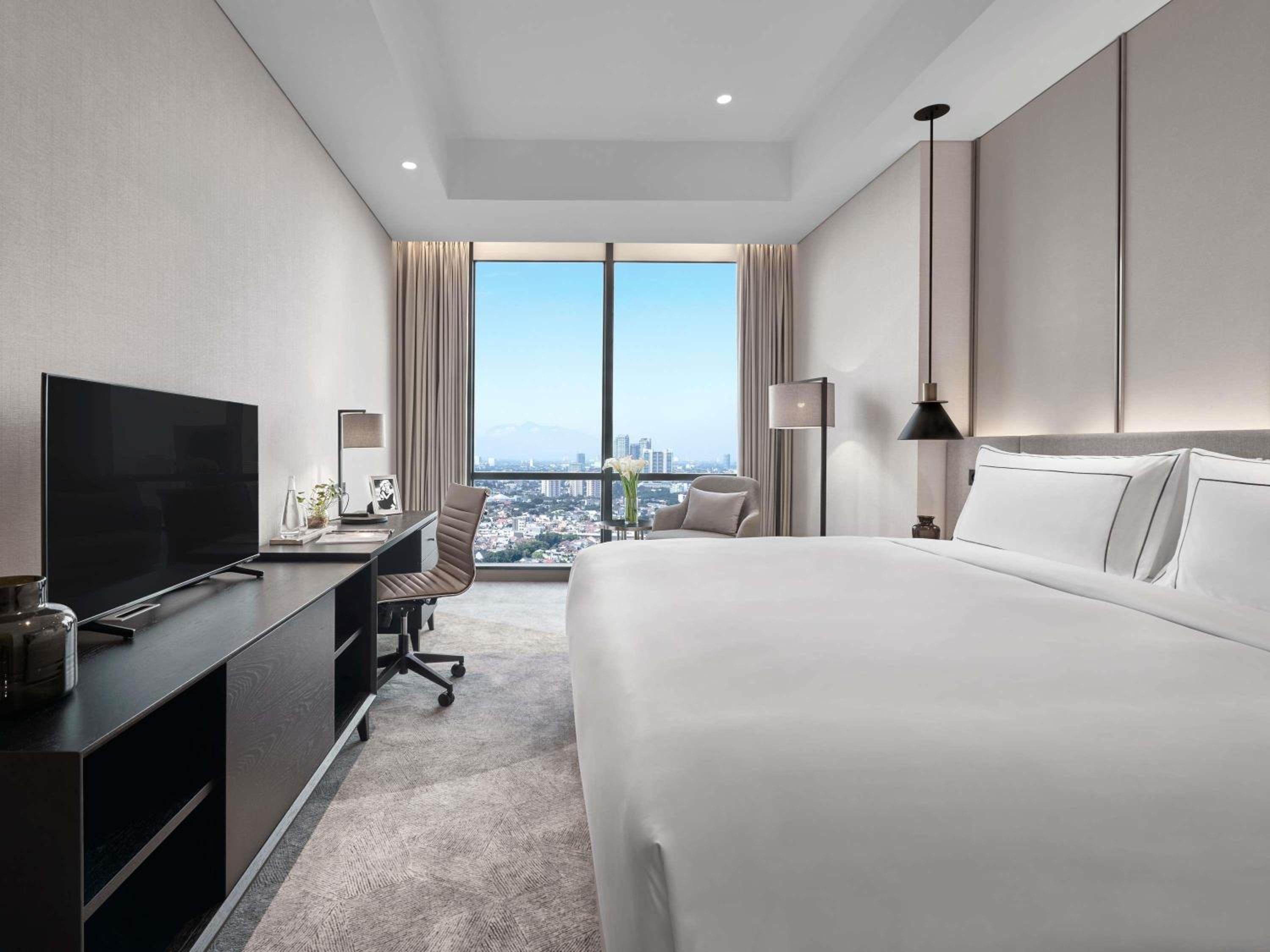 1 BEDROOM, APARTMENT, KING BED