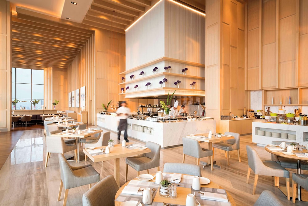 Avani Riverside Bangkok Hotel 48/72