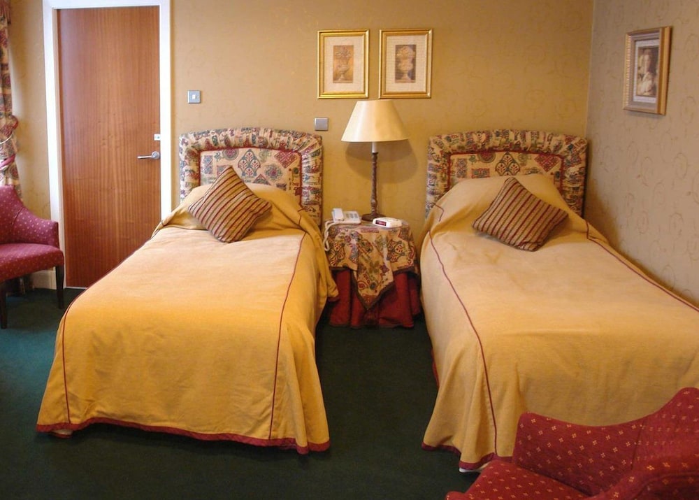 PENTLAND HOTEL 33/50