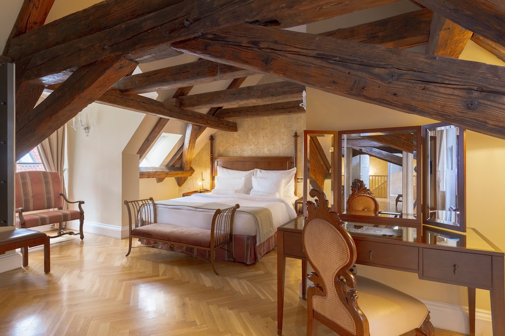 DELUXE, SUITE, DOUBLE BED