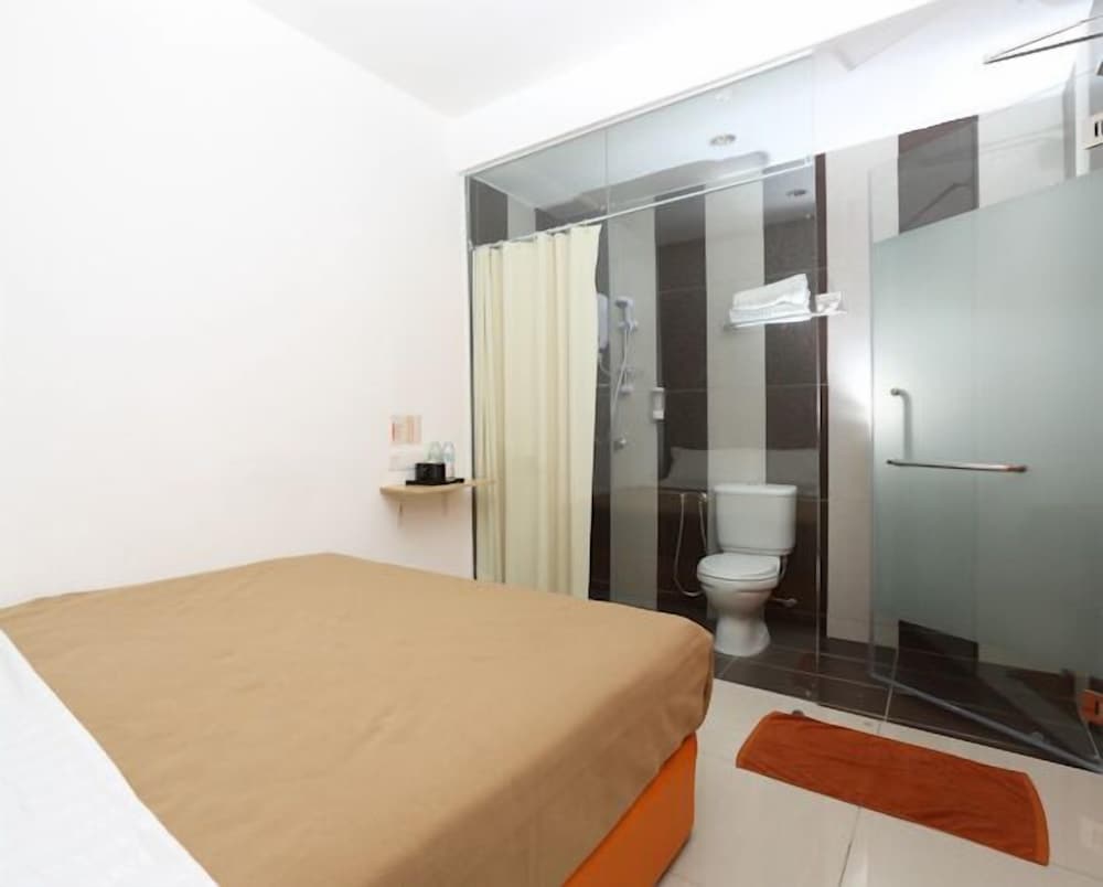 1 Hotel Taman Connaught 32/58