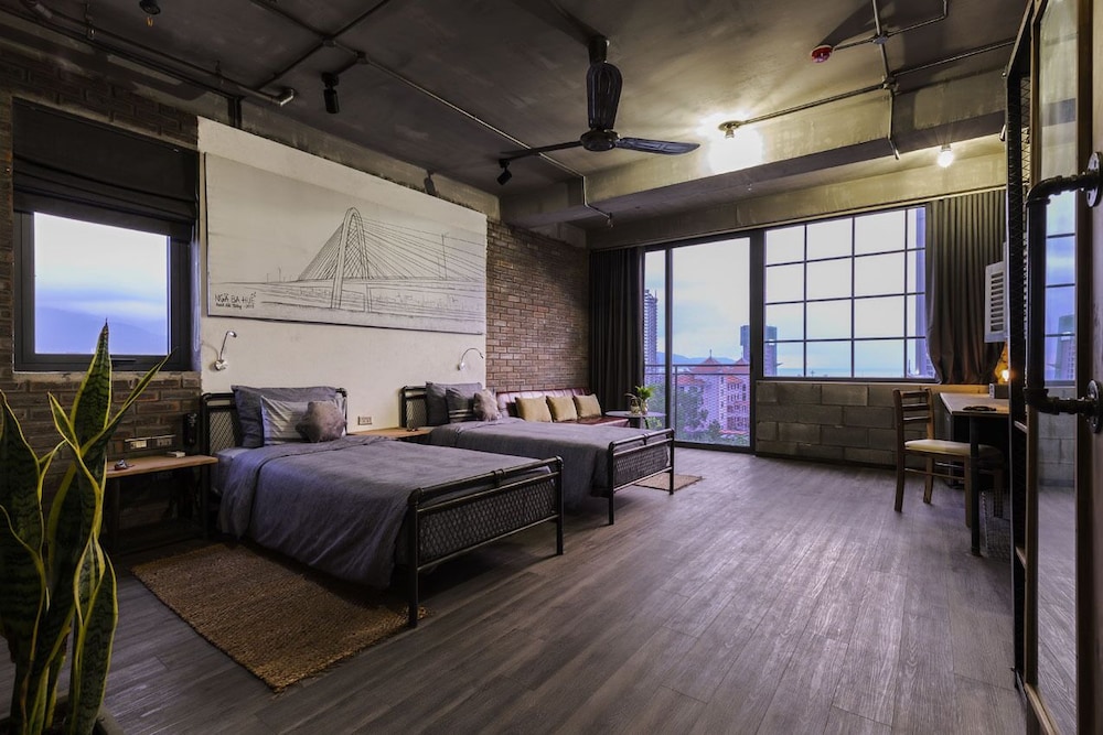 DELUXE, TWIN BEDS