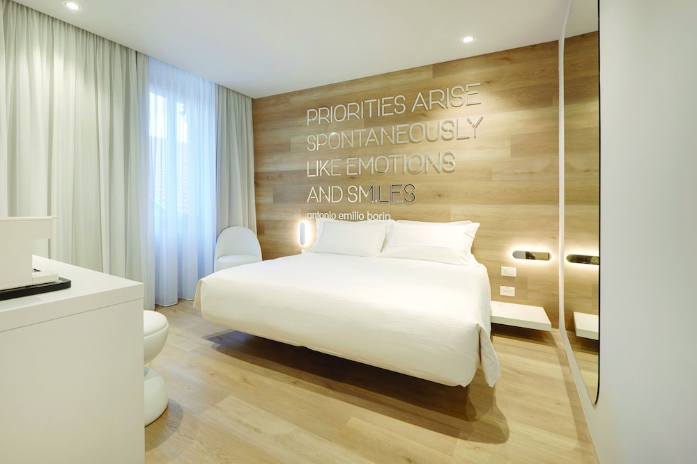 YouMe Design Place Hotel 11/43