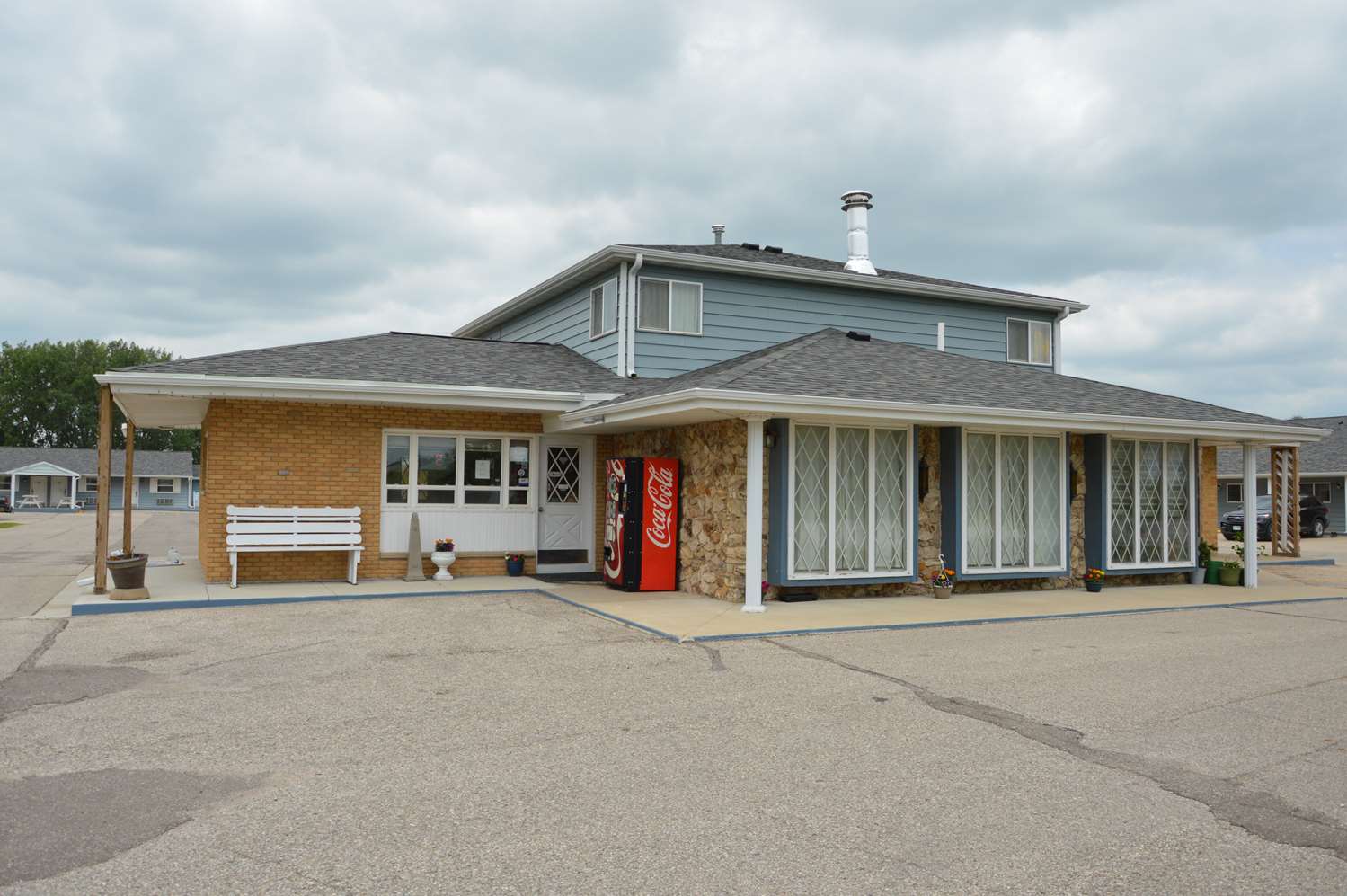 Americas Best Value Inn Suburban Motel 3/14