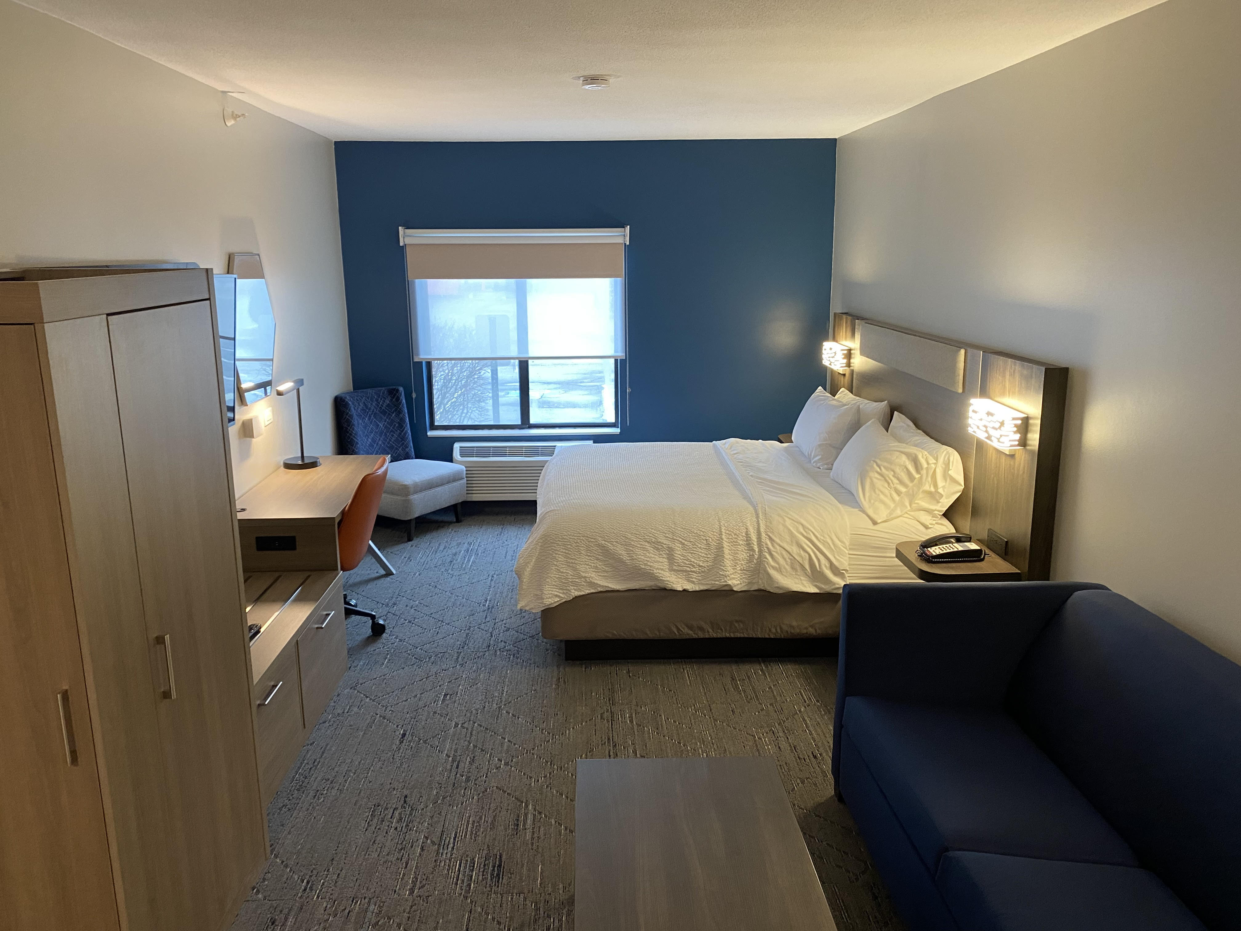 Holiday Inn Express Hotel Suites Plymouth 25/82