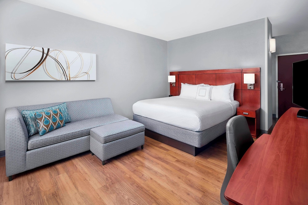 ROOM, KING BED