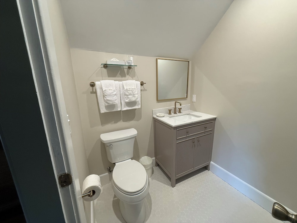 Hartness House Inn 46/50