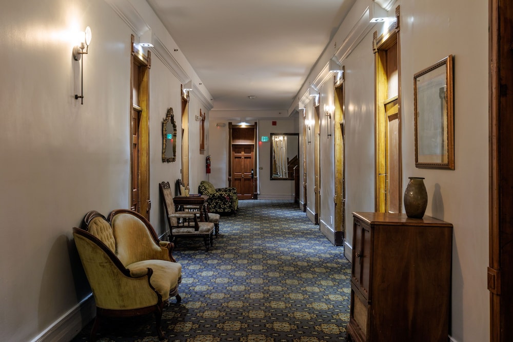 Delaware Hotel 30/49