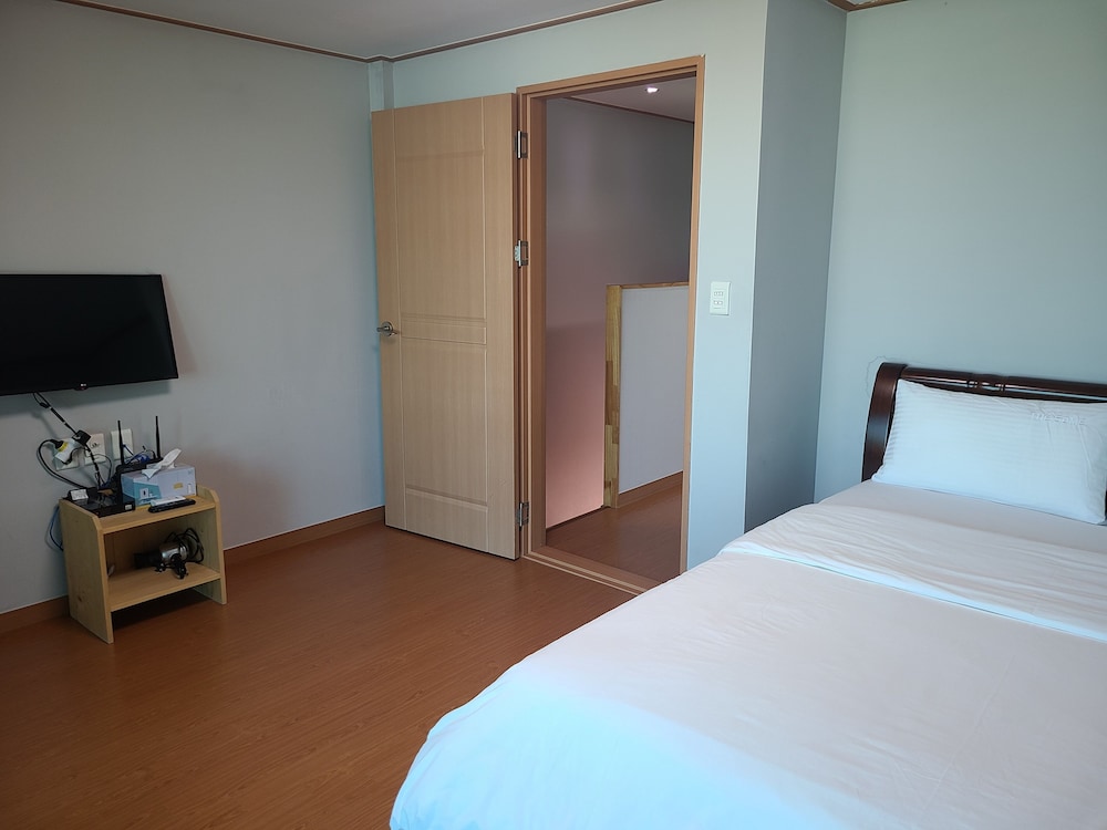 2 BEDROOMS, FAMILY