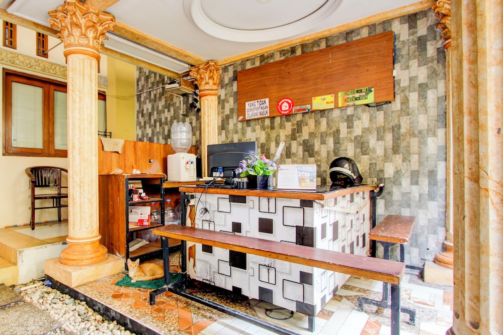 Lobby at Hotel O Yogyakarta near Jogja City Mall formerly Bama Guesthouse, Sinduadi
