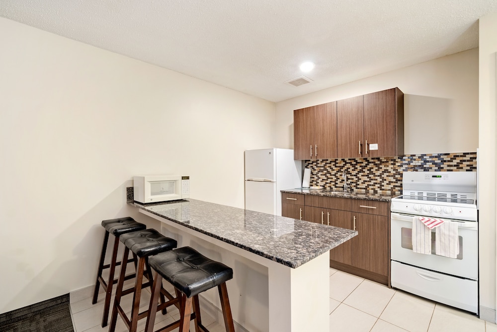 Guest House Inn And Suites 6/46