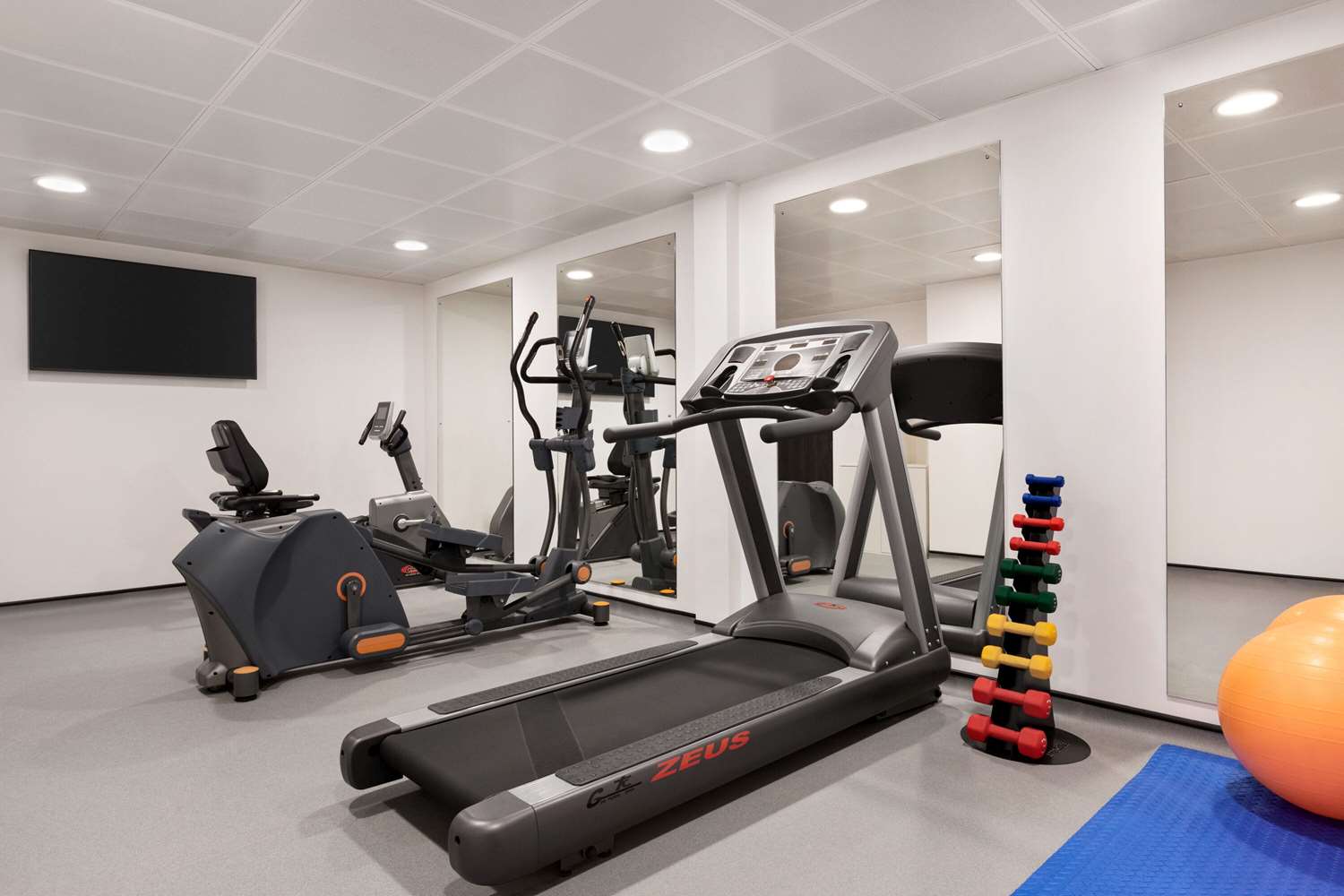 Ramada by Wyndham Cobham 26/47