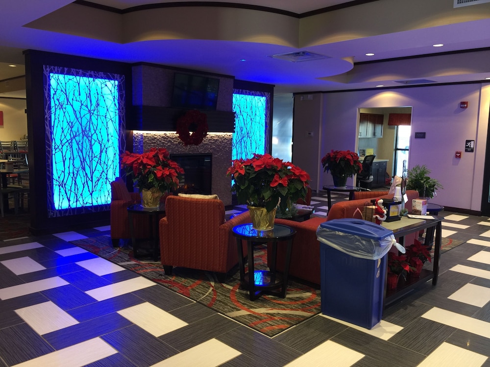 Comfort Suites Uniontown, PA 38/44