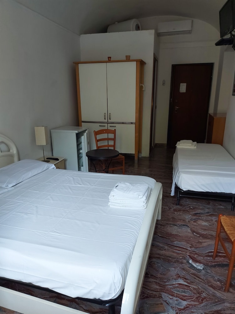 Vatican Rooms Guest Hous 13/52