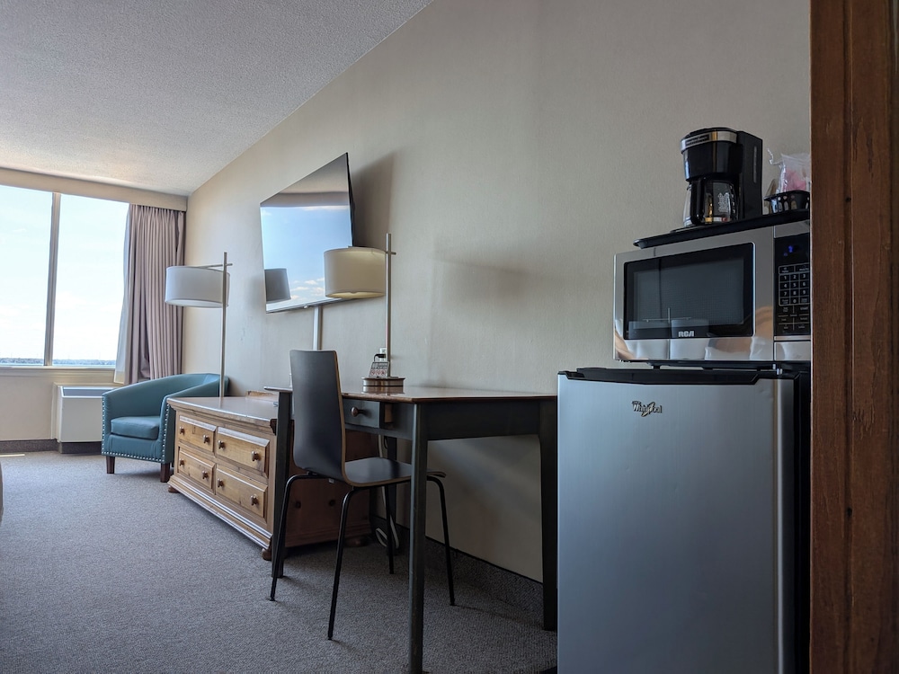 Confederation Place Hotel 52/68