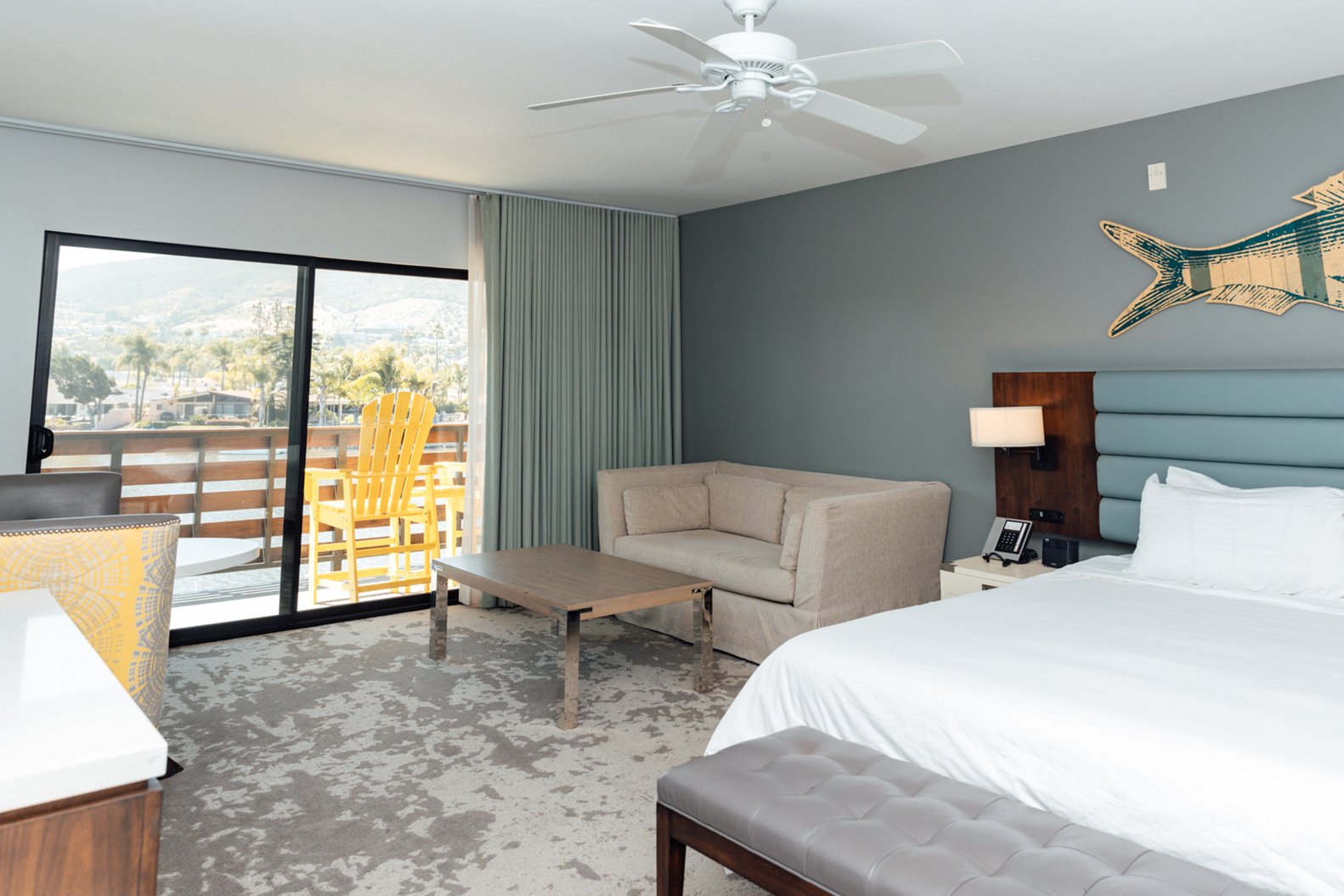 Lakehouse Hotel and Resort 45/100