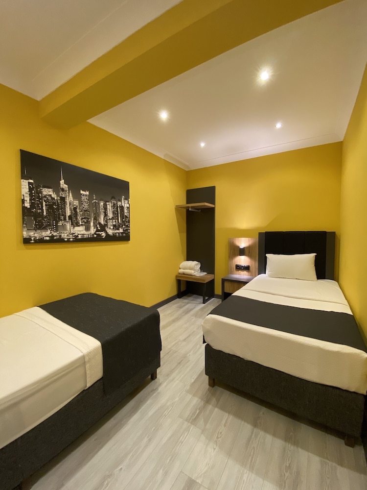 Roy Otel Akcay 17/50