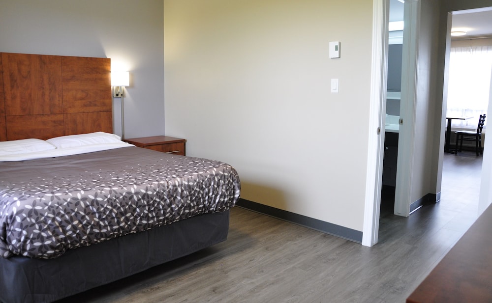 Moonlight Inn and Suites Sudbury 5/50
