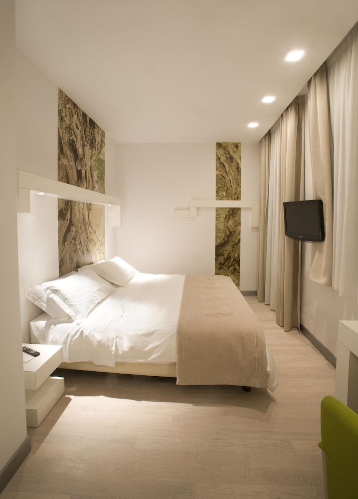 Eos Hotel 16/72