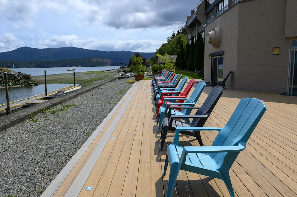 Oceanfront Suites At Cowichan Bay 31/63