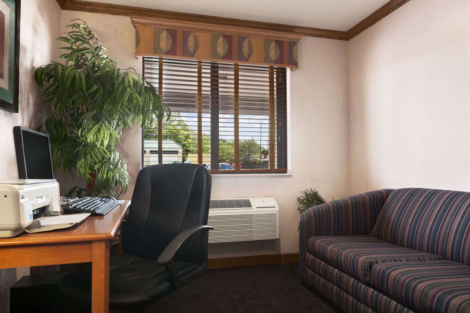 Super 8 By Wyndham Peoria 25/31
