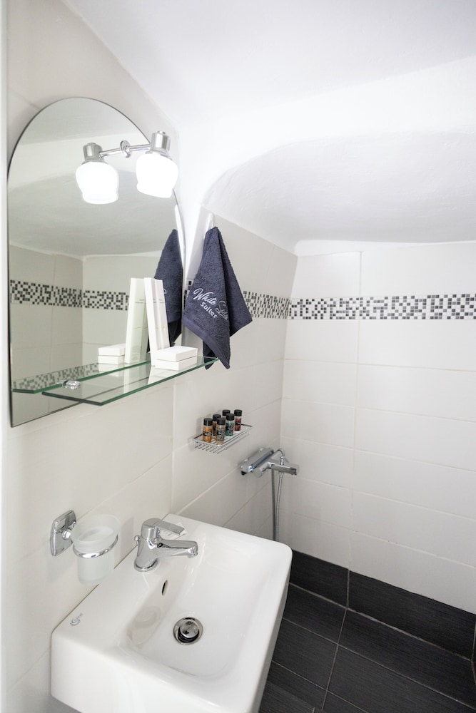 White Side Suites 47/50
