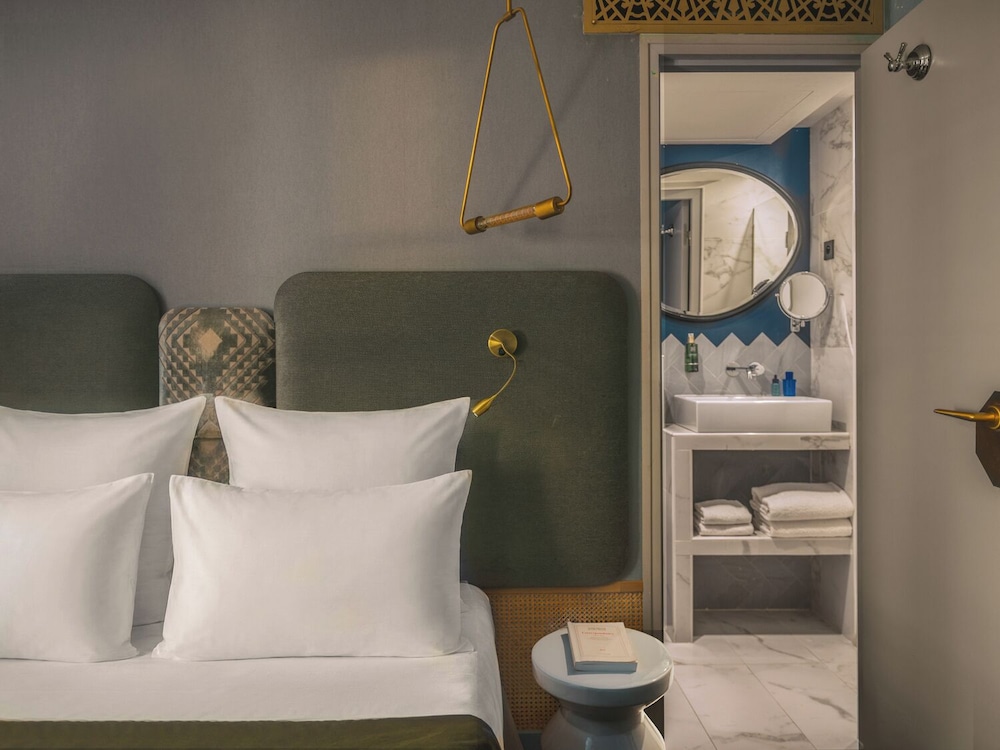 HANDSOME HOTEL BY ELEGANCIA 39/74